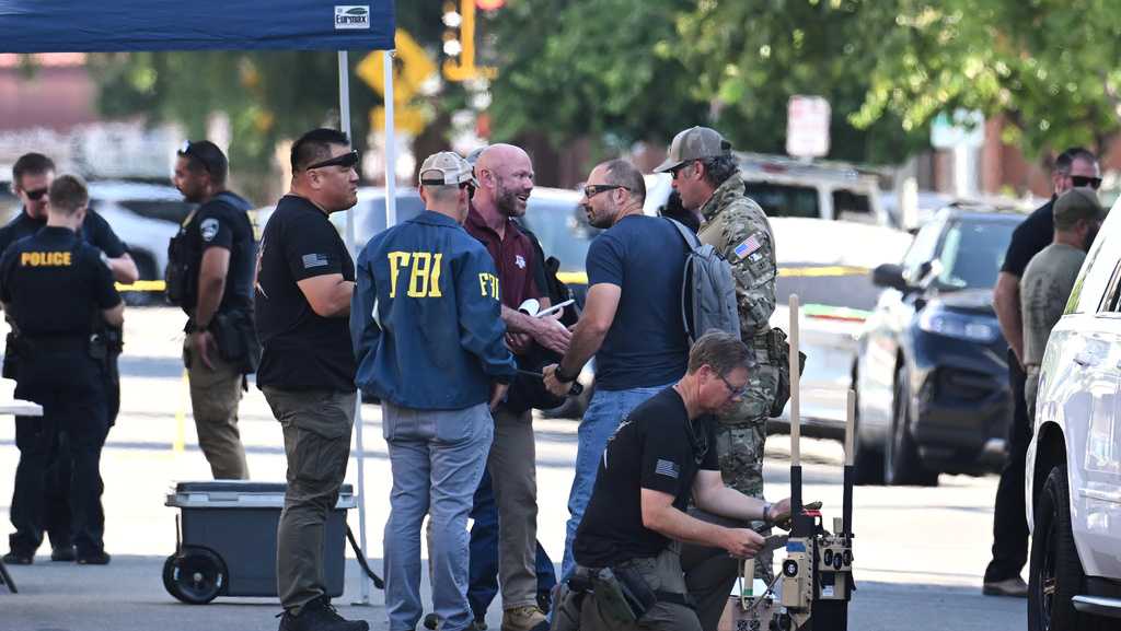Standoff at Chase bank building in California stretches on