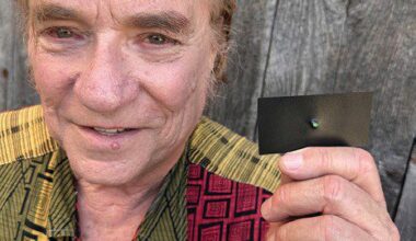 MAGIC—A black “sail,” a tiny light and a hidden power source put the flight in Tim Carter’s “fireflies.” SCOTT STEEPLETON/Acorn Newspapers