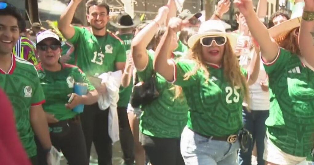 Mexico fútbol fans pack San Jose World Cup watch party