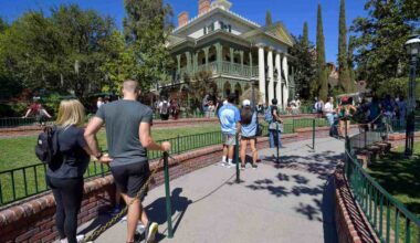 Haunted Mansion riders told to fend for themselves during Disneyland ride breakdown – Daily News