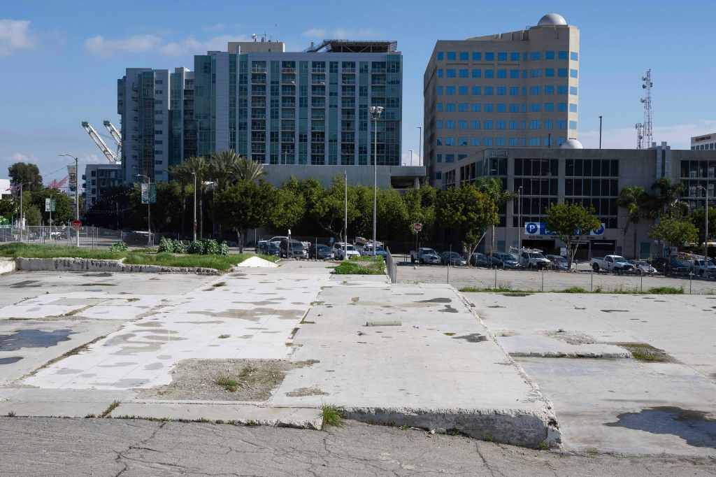 San Pedro grapples with future of downtown property and school proposal – Daily News