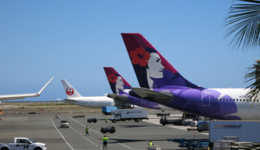 Hawaiian ends free in-flight meals, instead sells $17 fried chicken