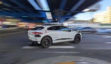 SF Police Take 'Waymo' Time Tracking a Hot 8 Yoga Thief Who Fled With Men's Shorts in a Robotaxi