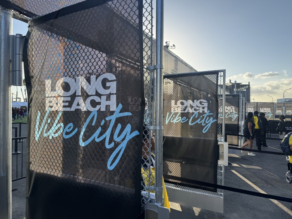 F&M Bank Amphitheater of Long Beach opens its doors, Snoop Dogg performs 1st concert – Press Telegram