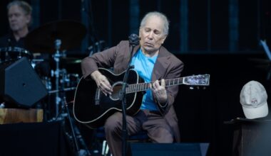 Paul Simon delivers a night of classic songs to Hollywood Bowl audience – Daily News