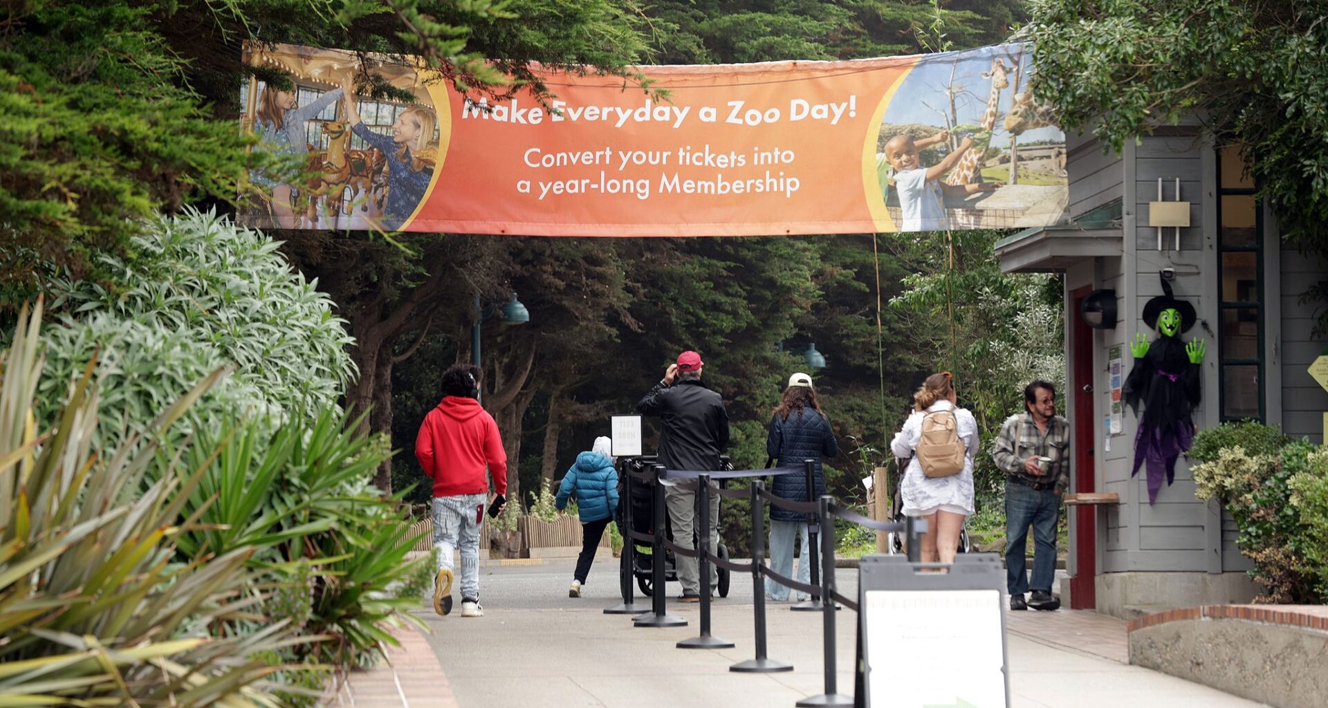 San Francisco Zoo temporarily closed Monday due to threat
