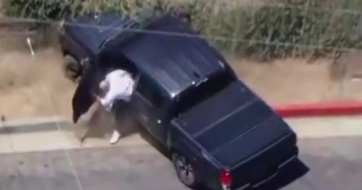 Police chase ends in apparent shootout near Boyle Heights