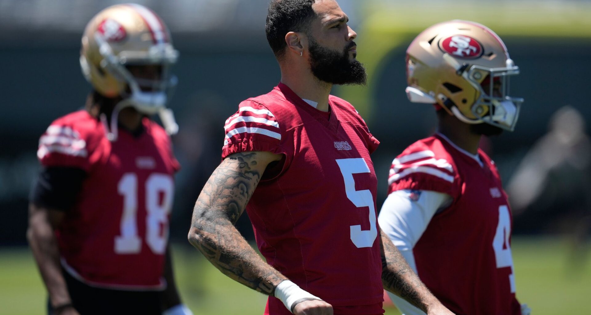 A no-drama WR? 49ers embrace Mike Evans as coach, dad, ‘real dude’