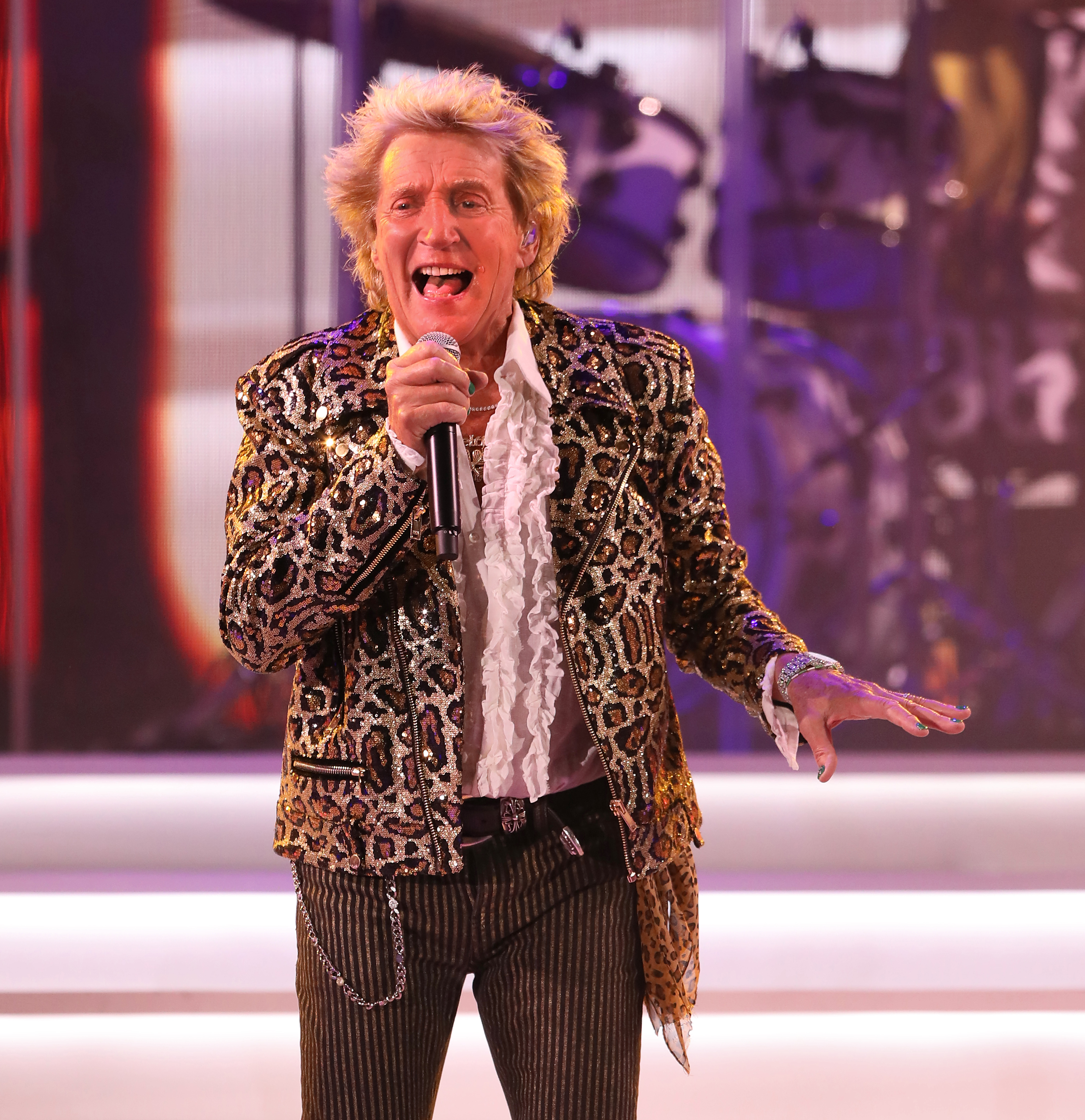 Rod Stewart thrilled a sold-out Hollywood Bowl on the One...