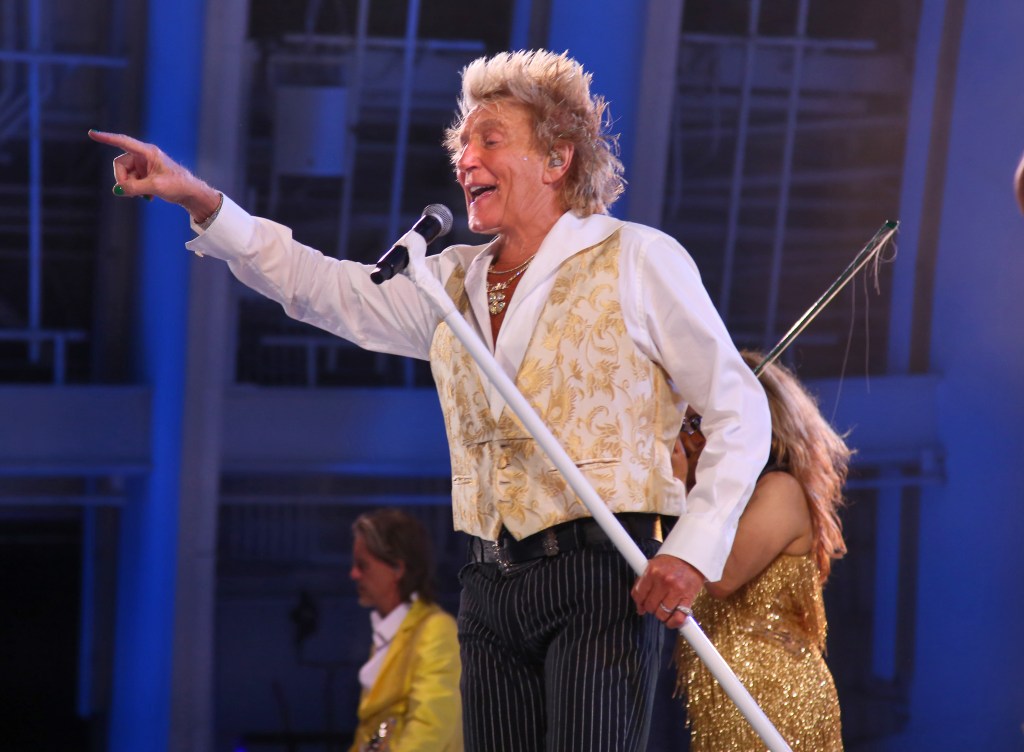Rod Stewart says goodbye to the Hollywood Bowl in a terrific farewell show – Daily Bulletin