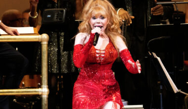 ‘Cuchi-Cuchi’ queen brings comedy, music and candor to Bay Area stage