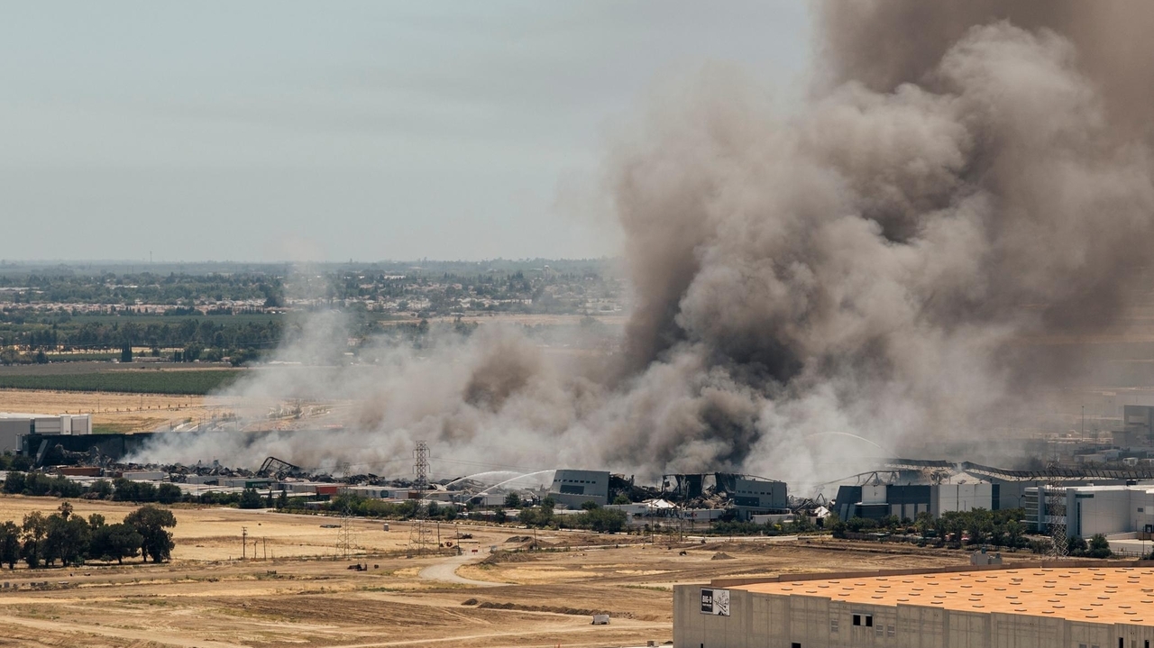 Unhealthy air quality in California city as huge warehouse fire burns for 3rd day