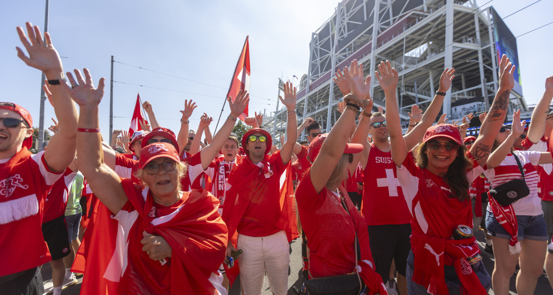 Scorching heat sends FIFA World Cup fans to Levi's Stadium concourse