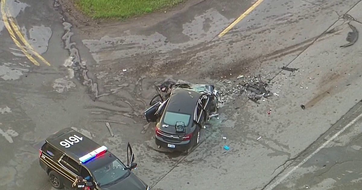 Serious injuries reported at Oakland County crash involving car