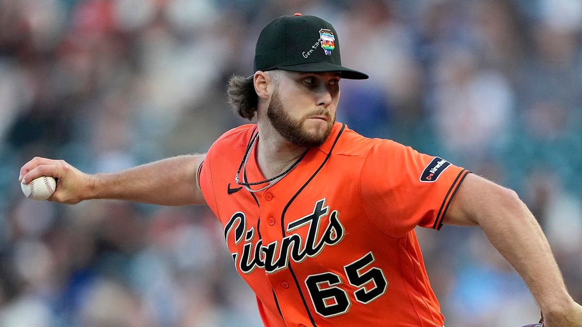 Landen Roupp pitching for the San Francisco Giants at Oracle Park.