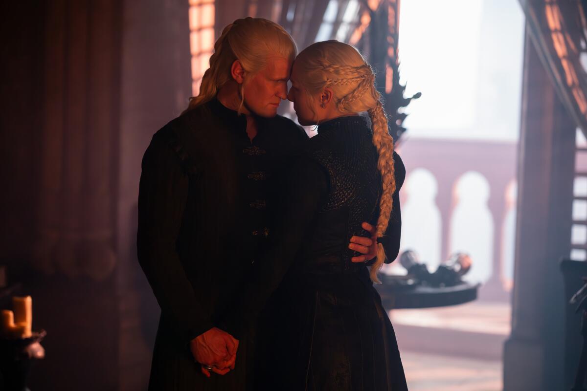 Daemon and Rhaenyra embrace near a balcony