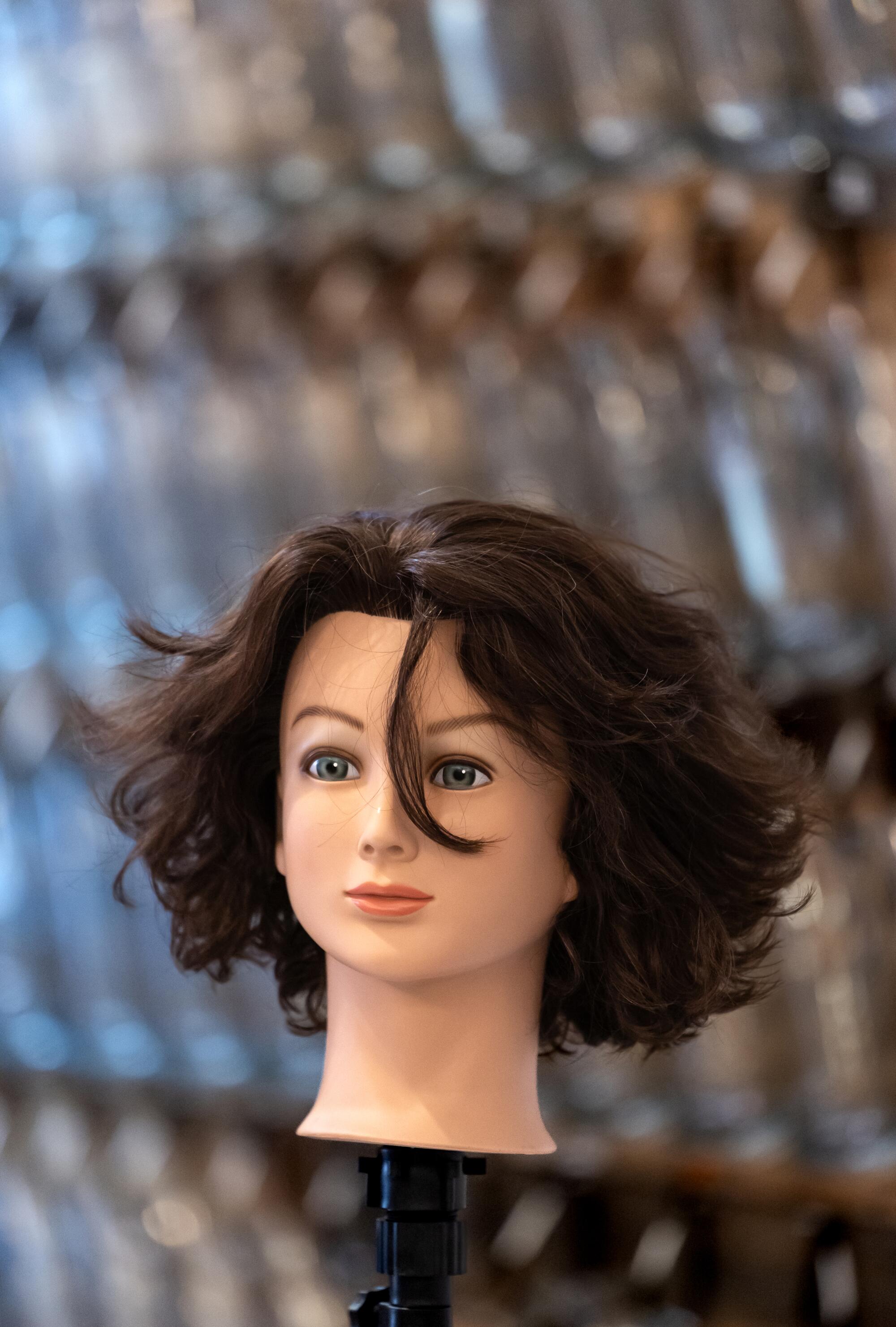 A mannequin head sits on a tripod at Captain Fatty's Brewery 