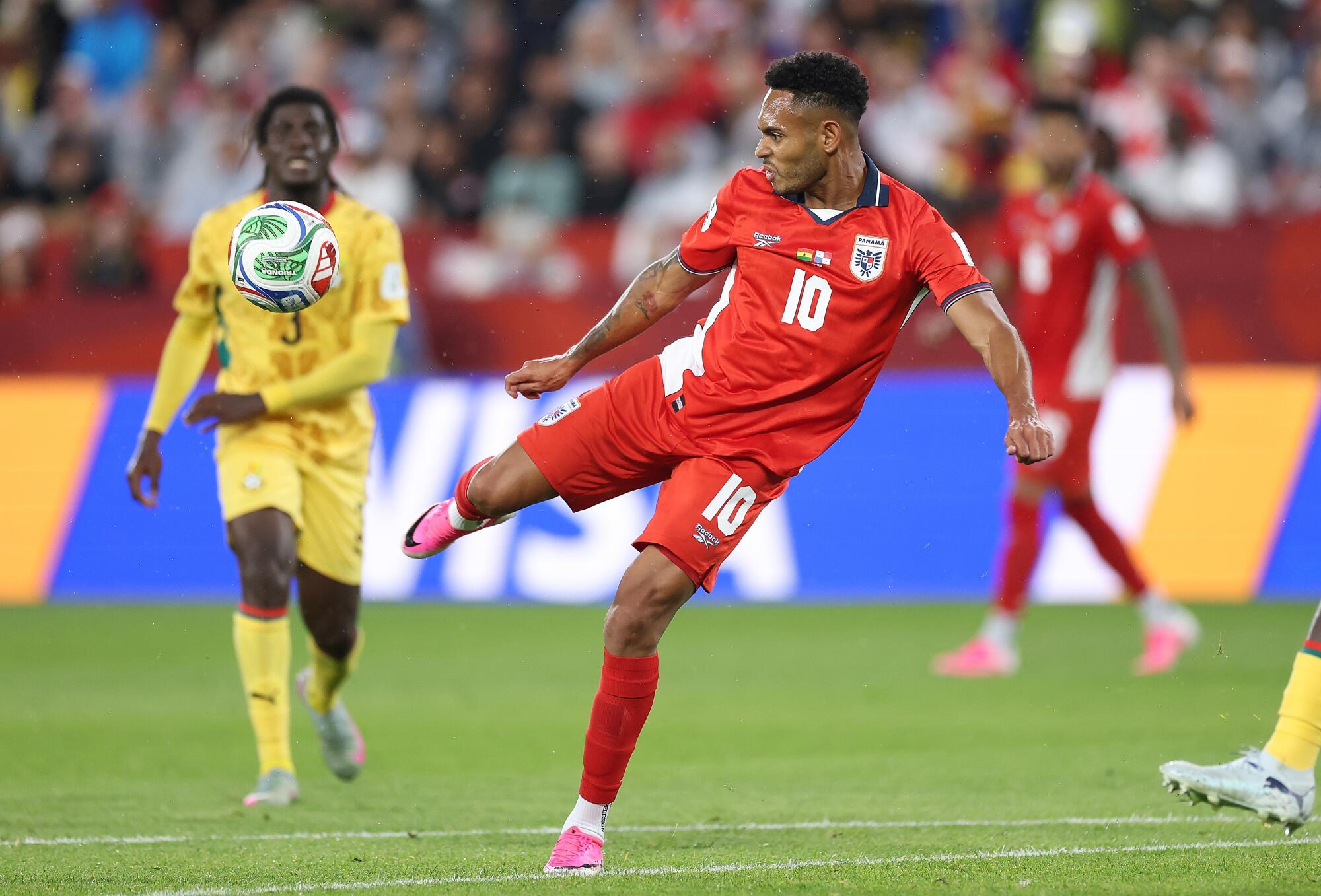 Panama's Ismael Díaz attempts a shot against Ghana on June 17.