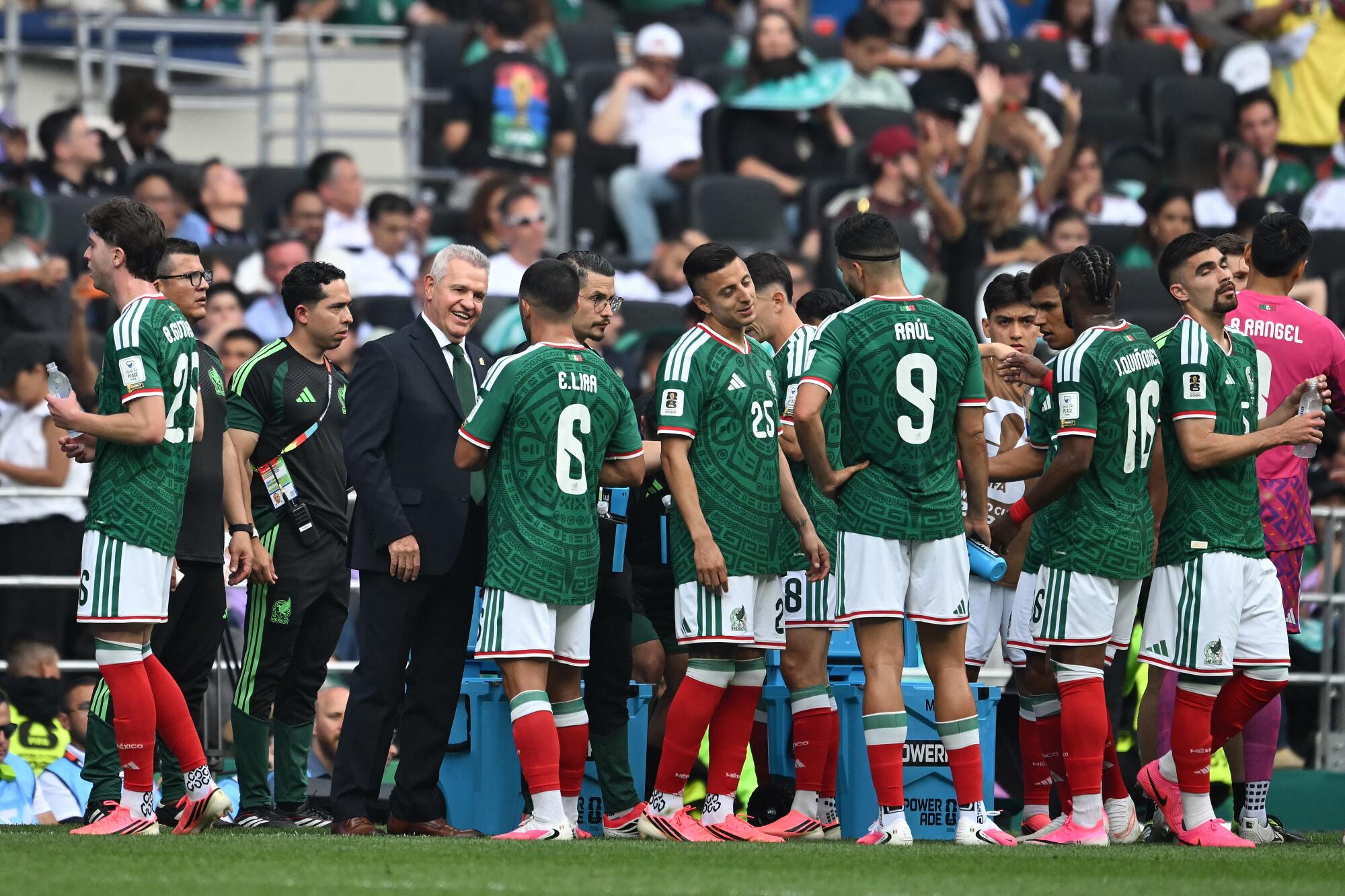 Mexico head coach Javier Aguirre talks with his players during the hydration break in the 2026 World Cup.