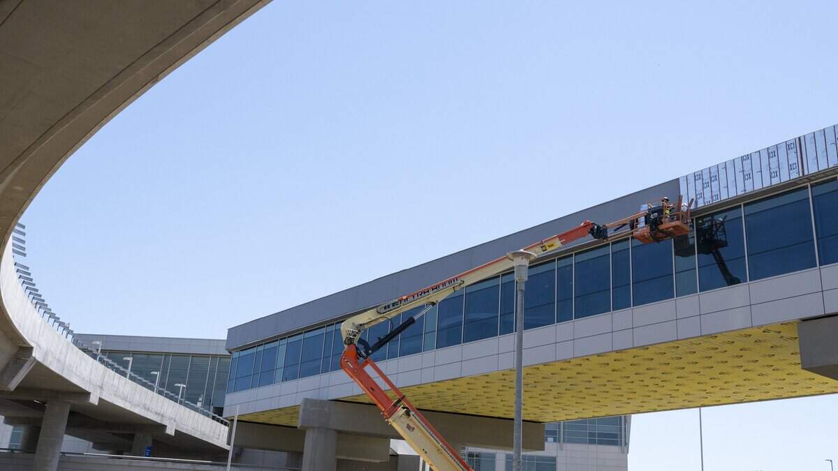 SMF updates: parking garage, walkway and restaurant openings