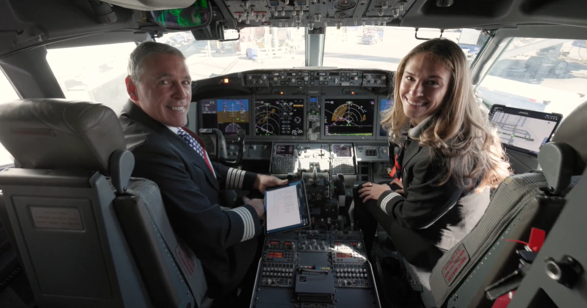 Southwest Airlines captain makes heartwarming final flight to Oakland with his daughter as co-pilot
