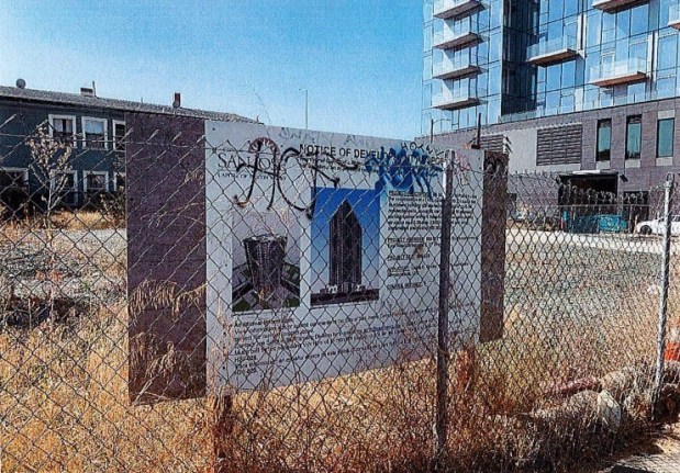 A development project sign hangs on a fence that is adjacent to an empty ot at 605 South Second Street in downtown San Jose, seen in August 2025. (San Jose Code Enforcement)