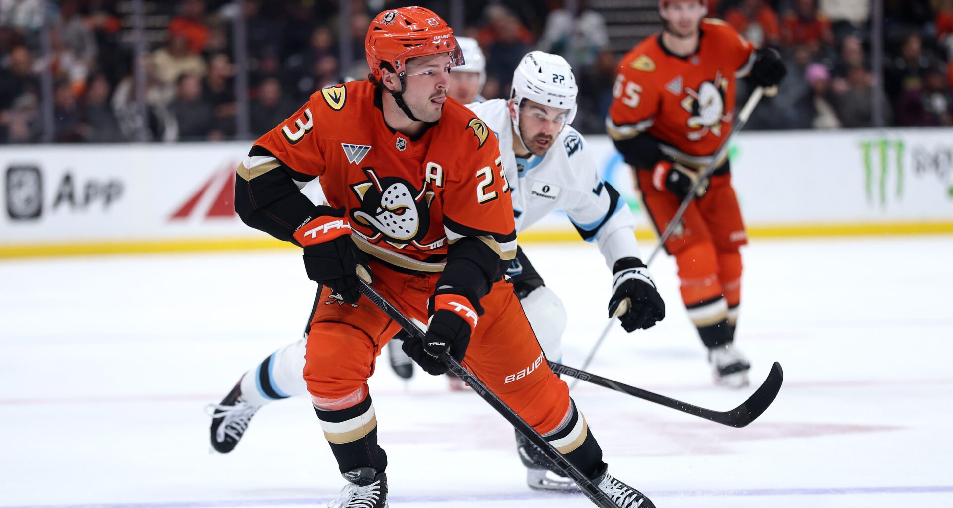 Anaheim Ducks Weighing up two Major Offers for Mason McTavish