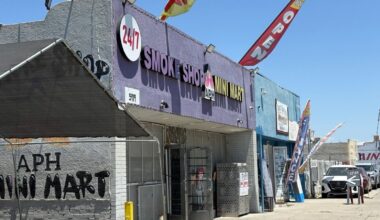 Smoke shop employee shot during attempted robbery in central Fresno, police say