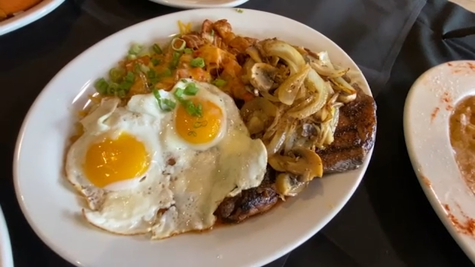 Dine and Dish: Aromas in Fresno's Tower District