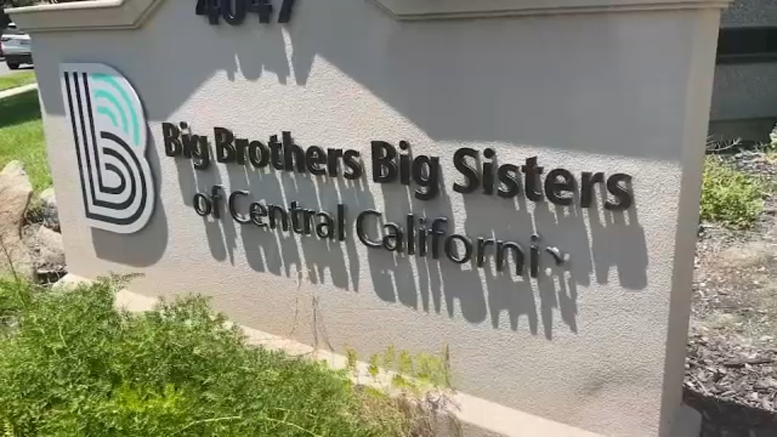 'Something was not right': Big Brothers, Big Sisters CEO alerted of fraudsters outside Walmart