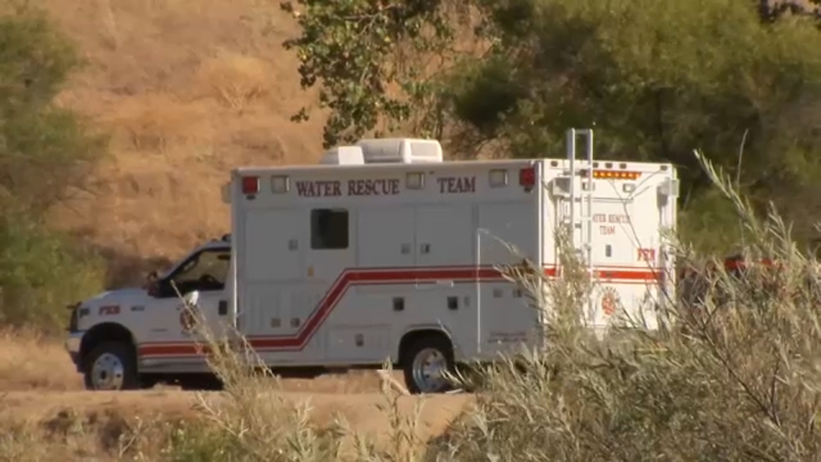 Man dies after canoe overturns, drowns in the San Joaquin River, officials say