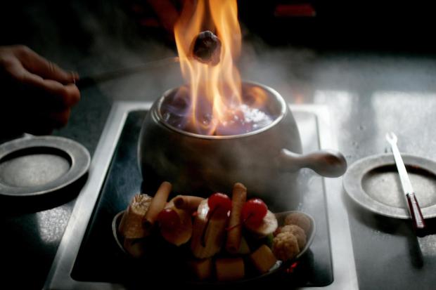 Triple XXX chocolate fondue at La Fondue restaurant in Saratoga on Wednesday January, 23, 2008, (Thu Hoang Ly / Mercury News)