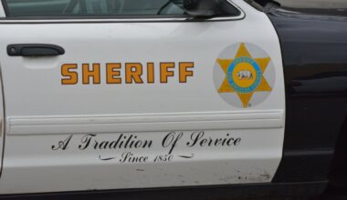 5 people hurt after car crashes into pole in Lakewood: LASD – NBC Los Angeles