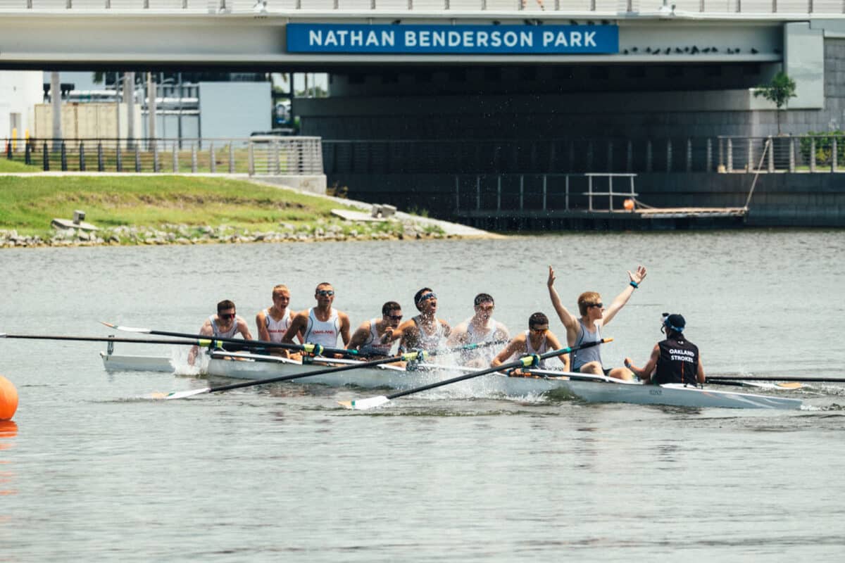 Alameda Post - A rowing boat full of a rowing team on the water.