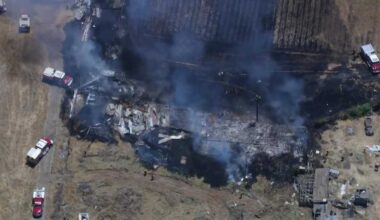 Sacramento County vegetation fire damages multiple structures