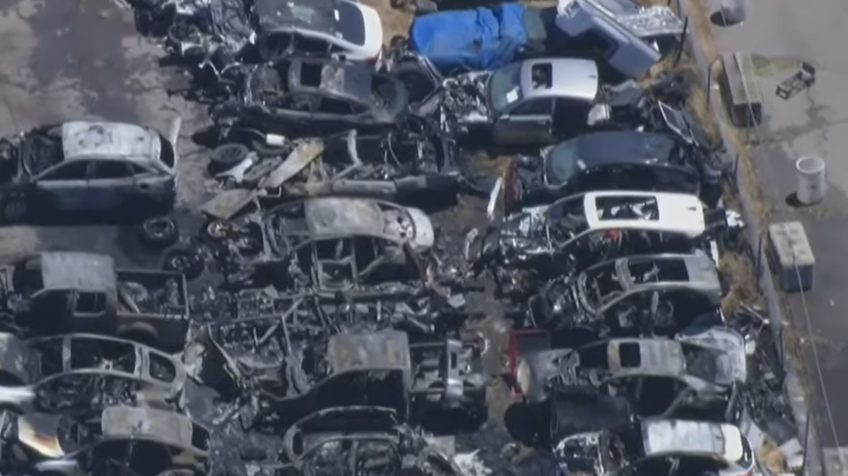15 vehicles catch fire at Rio Linda auto yard, Sac Metro Fire says