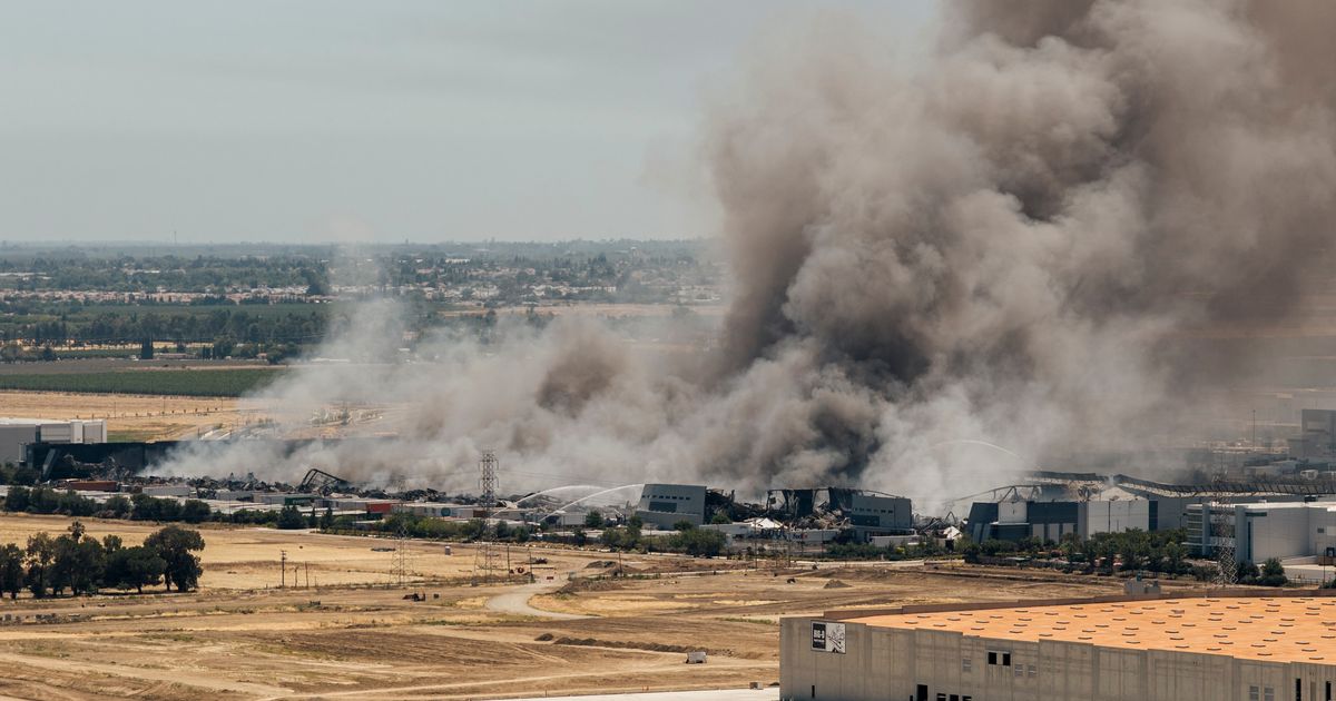 Unhealthy air quality in California city as huge warehouse fire burns for 3rd day :: WRAL.com