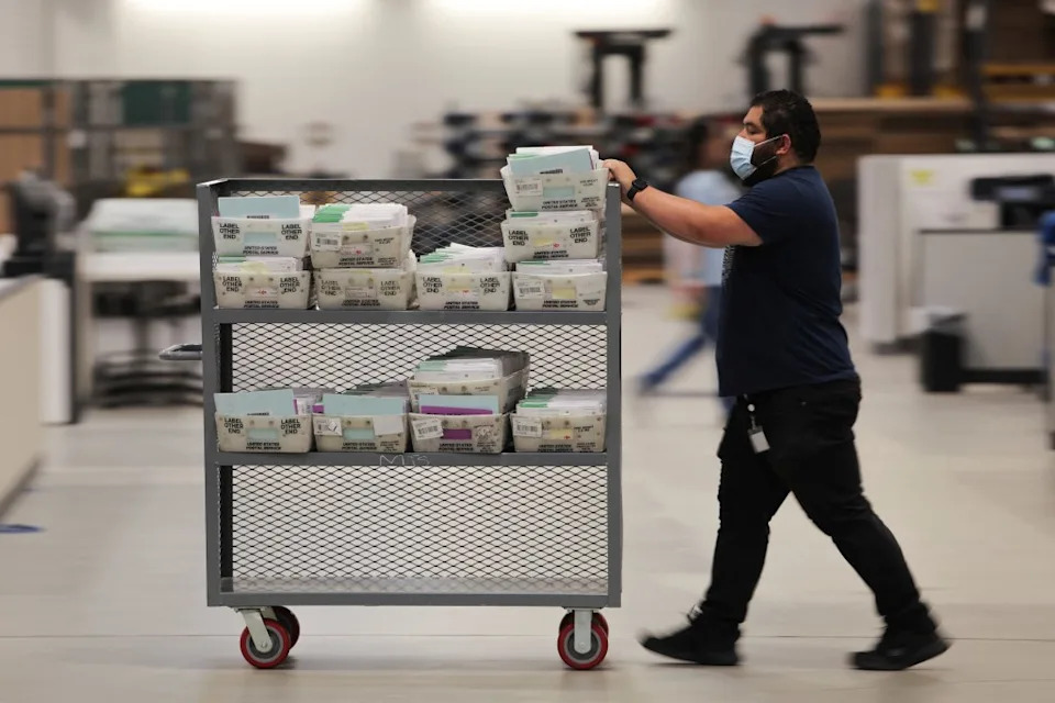 Republican gubernatorial candidate Steve Hilton was right to say that “the world is laughing” at California’s snail-paced ballot counting, but for Californians, it’s no laughing matter. REUTERS