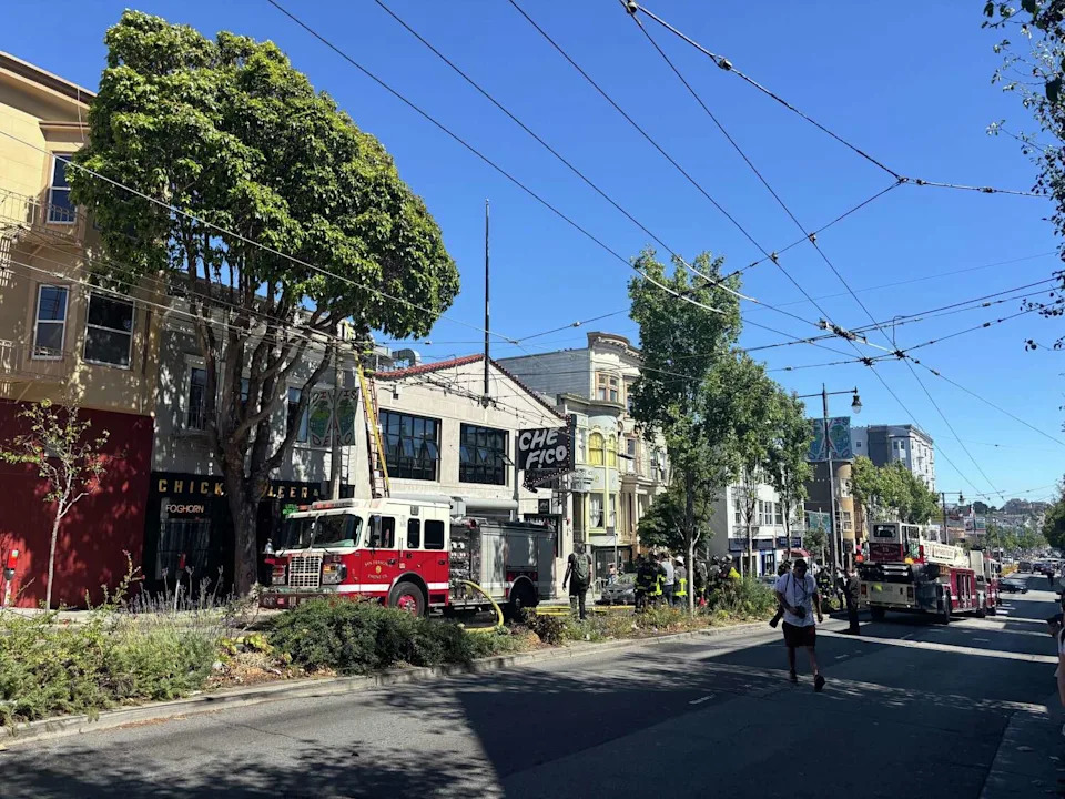 Firefighters were visible on the roof of both Che Fico and neighboring Foghorn Taproom at around 4 p.m. Boba Guys is also located on that block, as is the hostel Let's Be Buds. (Alyce McFadden/S.F. Chronicle)