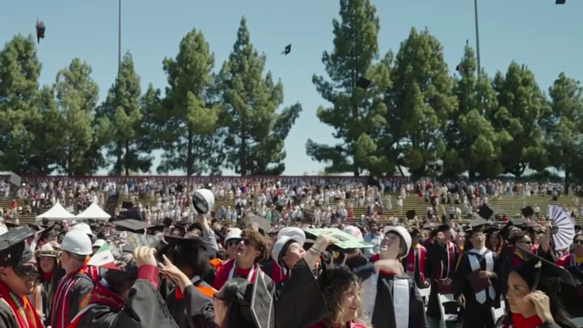 Santa Clara University celebrates its largest-ever class of undergrads. – NBC Bay Area