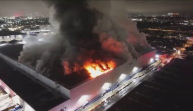 Boyle Heights commercial fire continues to pose difficult firefight – NBC Los Angeles