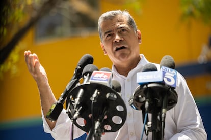 El candidato demócrata a gobernador de California, Xavier Becerra, este martes.
