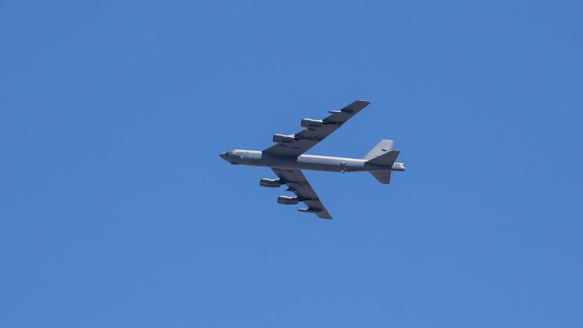 B-52 bomber crashes at Edwards Air Force Base, 8 dead