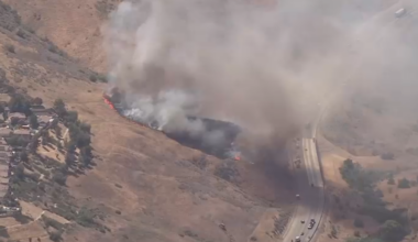 Brush fire slows traffic on 5 Freeway in Castaic – NBC Los Angeles
