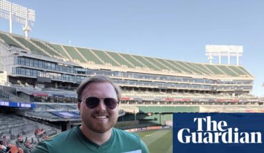 Socceroos fans swap football for cricket as Australian players descend on Oakland | World Cup 2026
