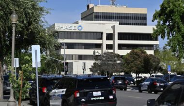 Suspect who took 10 hostages is dead after hourslong bomb threat at California building, authorities say
