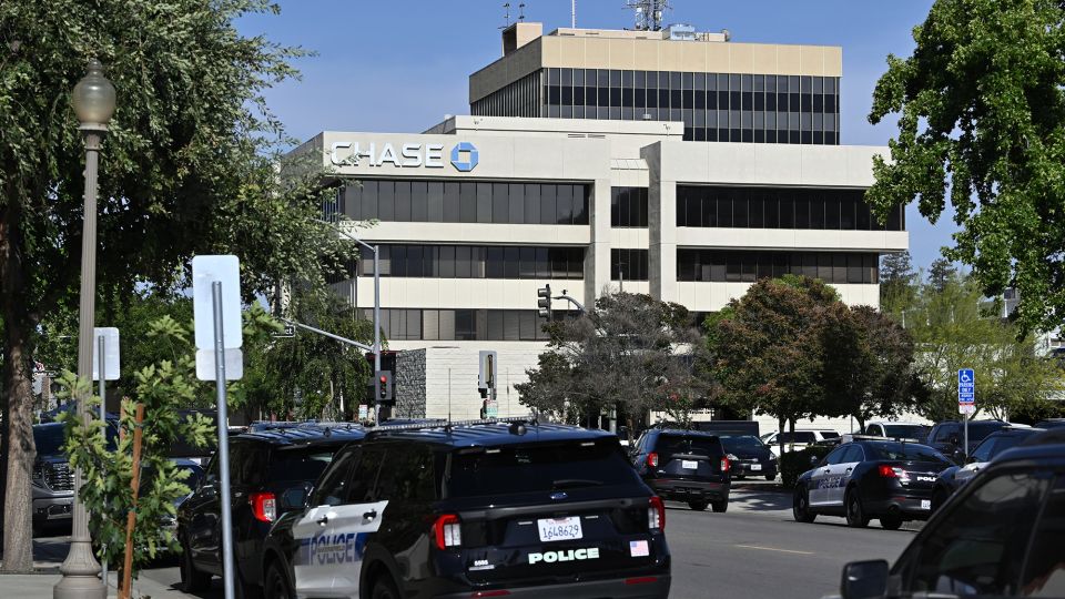 Suspect who took 10 hostages is dead after hourslong bomb threat at California building, authorities say
