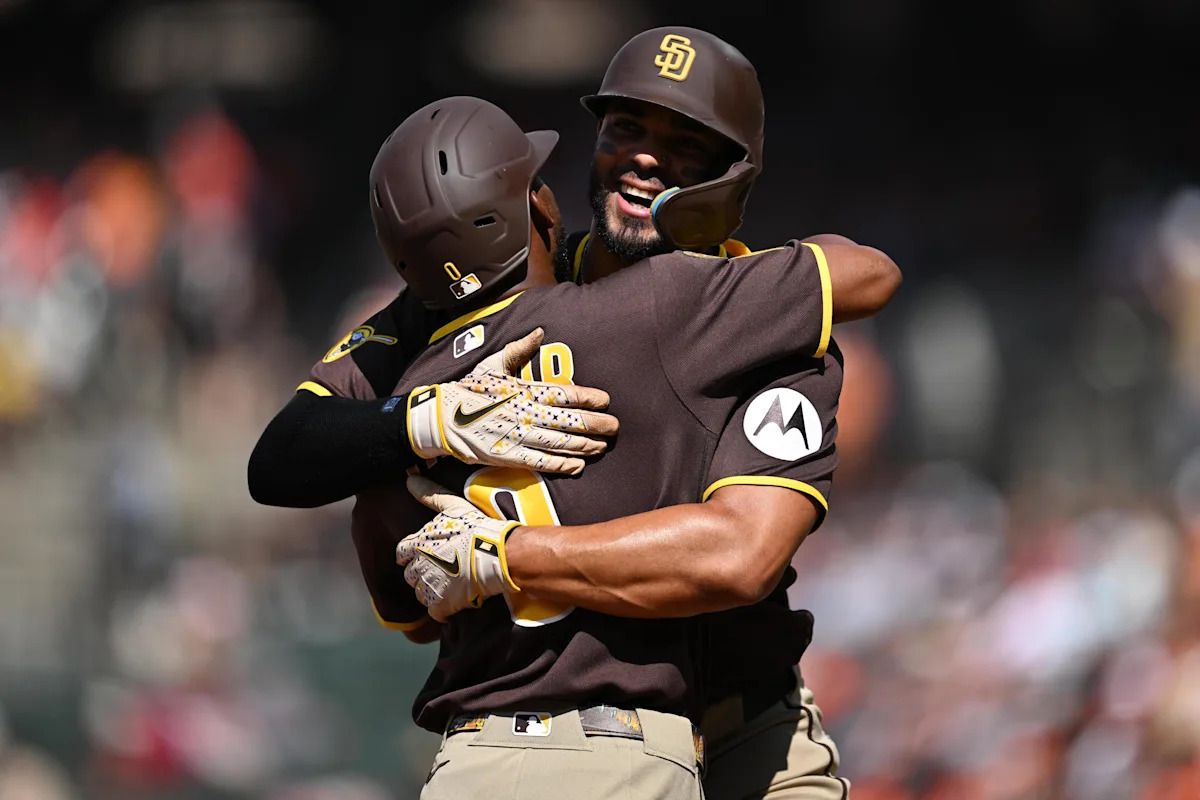 San Diego erupts for 9 runs, forces rubber match