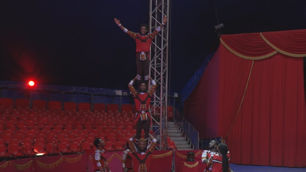 The Do Portugal Circus is a family-run circus currently touring the USA.
