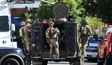 Police locked in negotiations with man in Bakersfield holding hostages | National